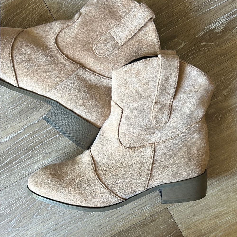 Tan Vegan Suede Pull-On Ankle Cowboy 🤠 Boots